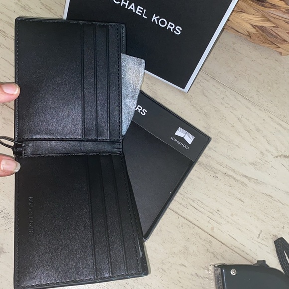 New Michael Kors black slim billfold, cooper pebbled design, box included - Picture 4 of 5
